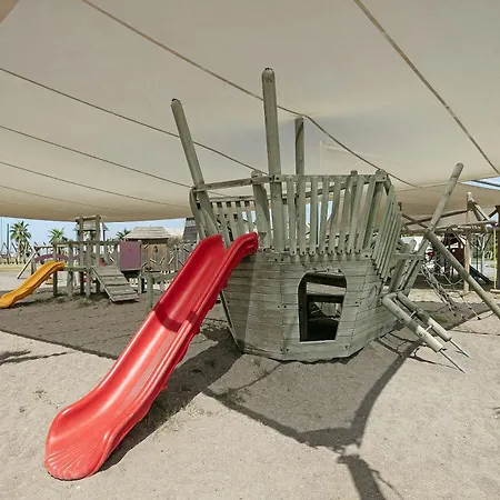 Titanic Deluxe Golf Resort